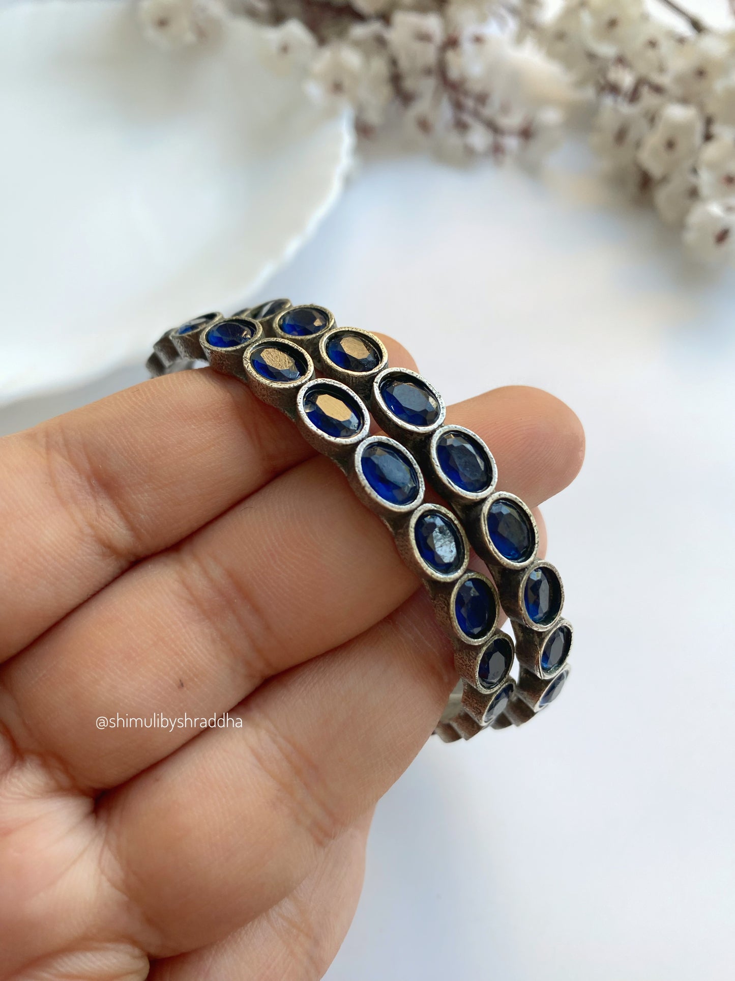 SIDDHIKA STONE SILVERLOOKALIKE BANGLE
