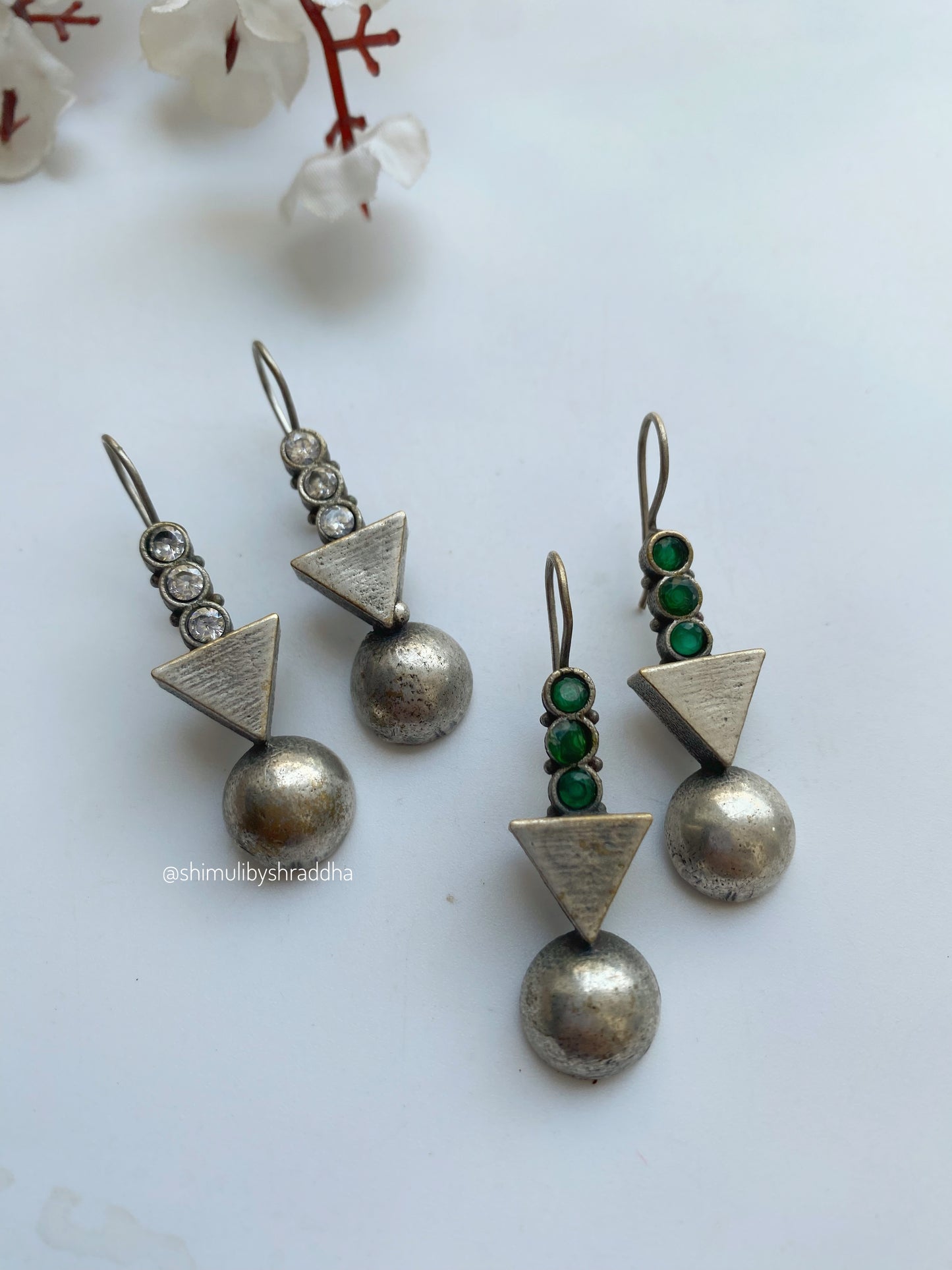 ARROW HOOK EARRINGS