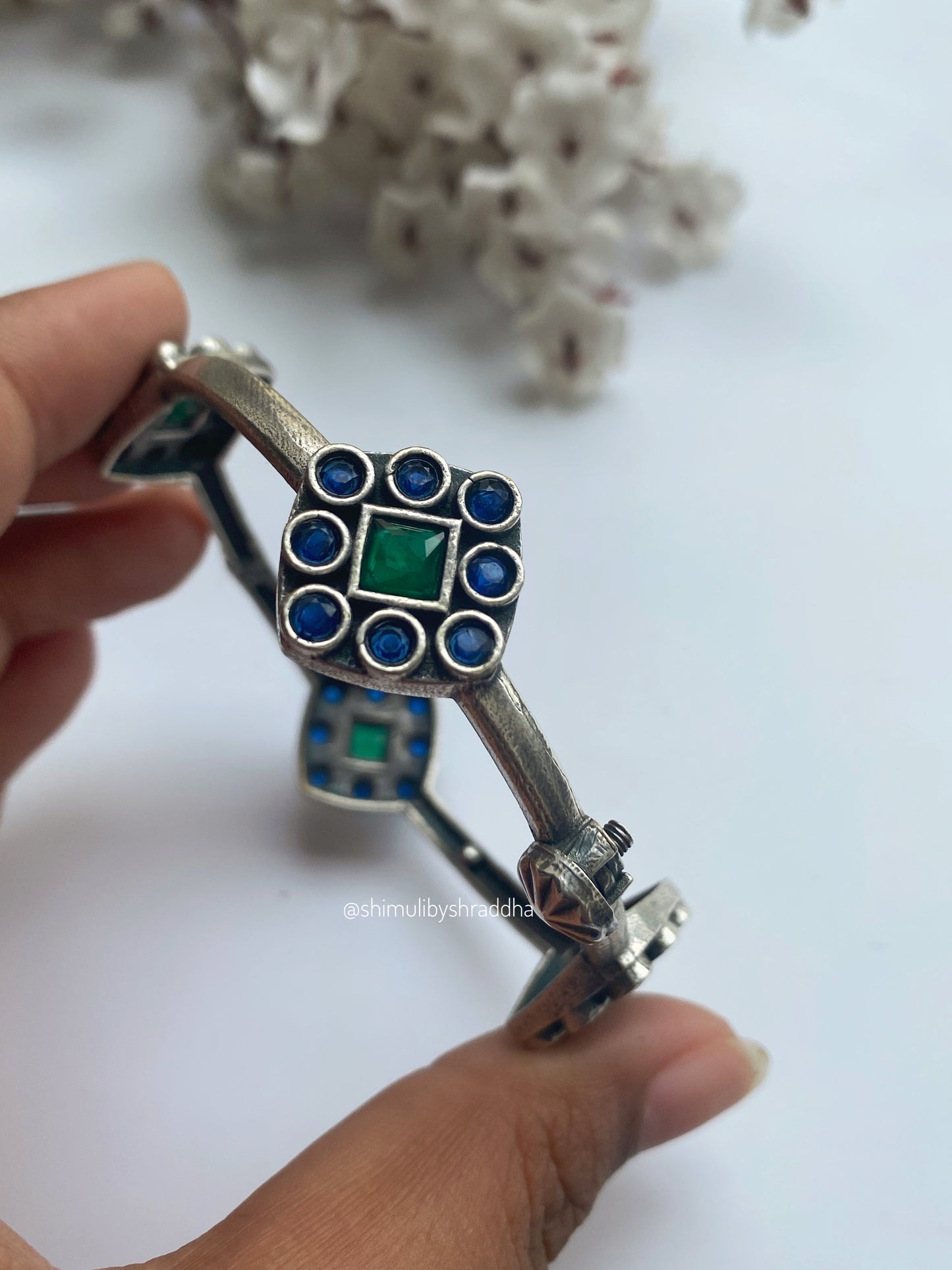 AANIKA STONE BANGLE