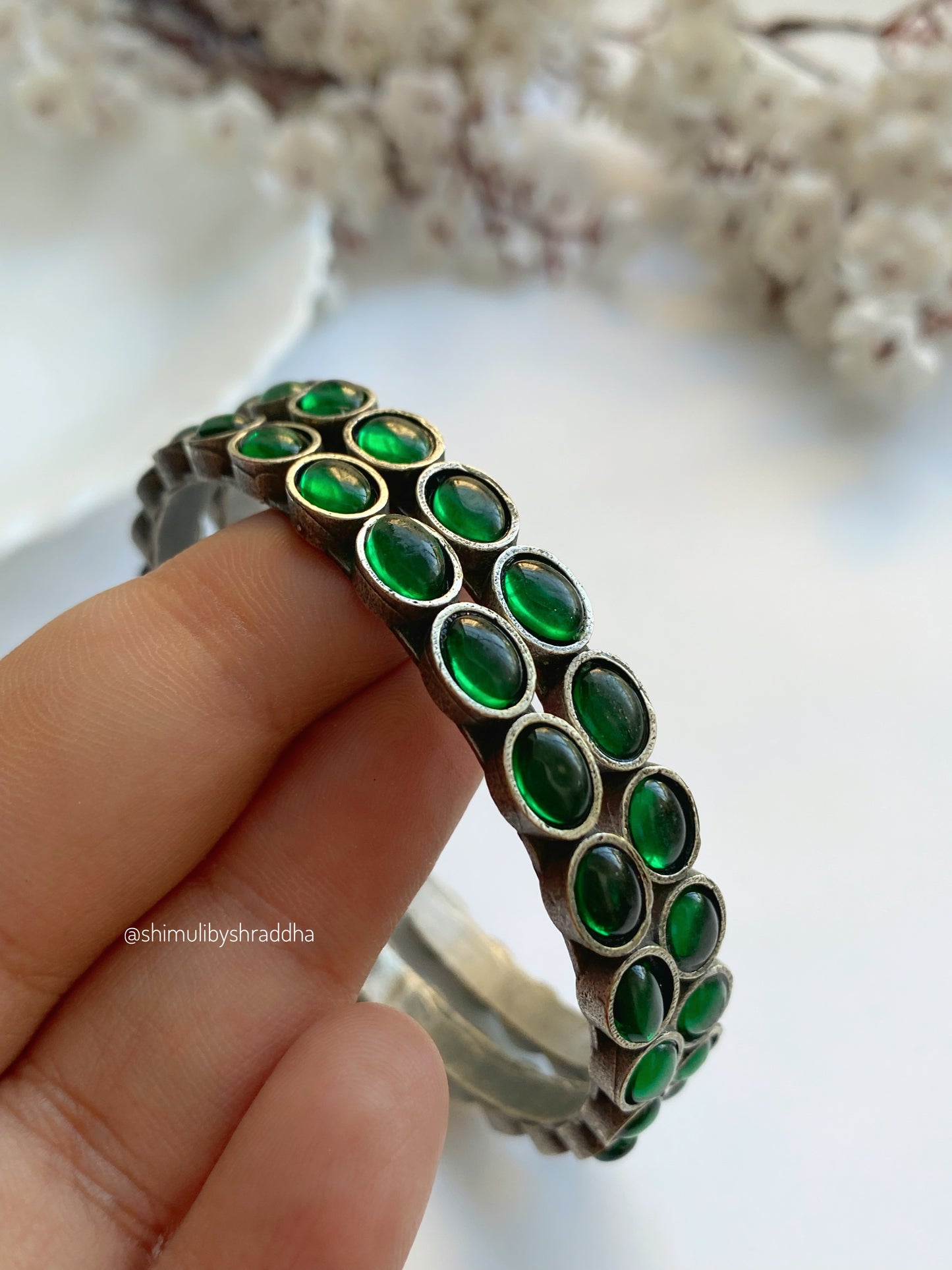 SIDDHIKA STONE SILVERLOOKALIKE BANGLE