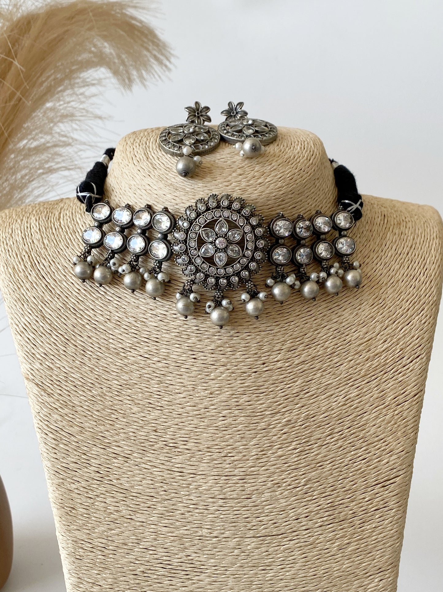 SILVERLOOKALIKE STONE CHOKER SET