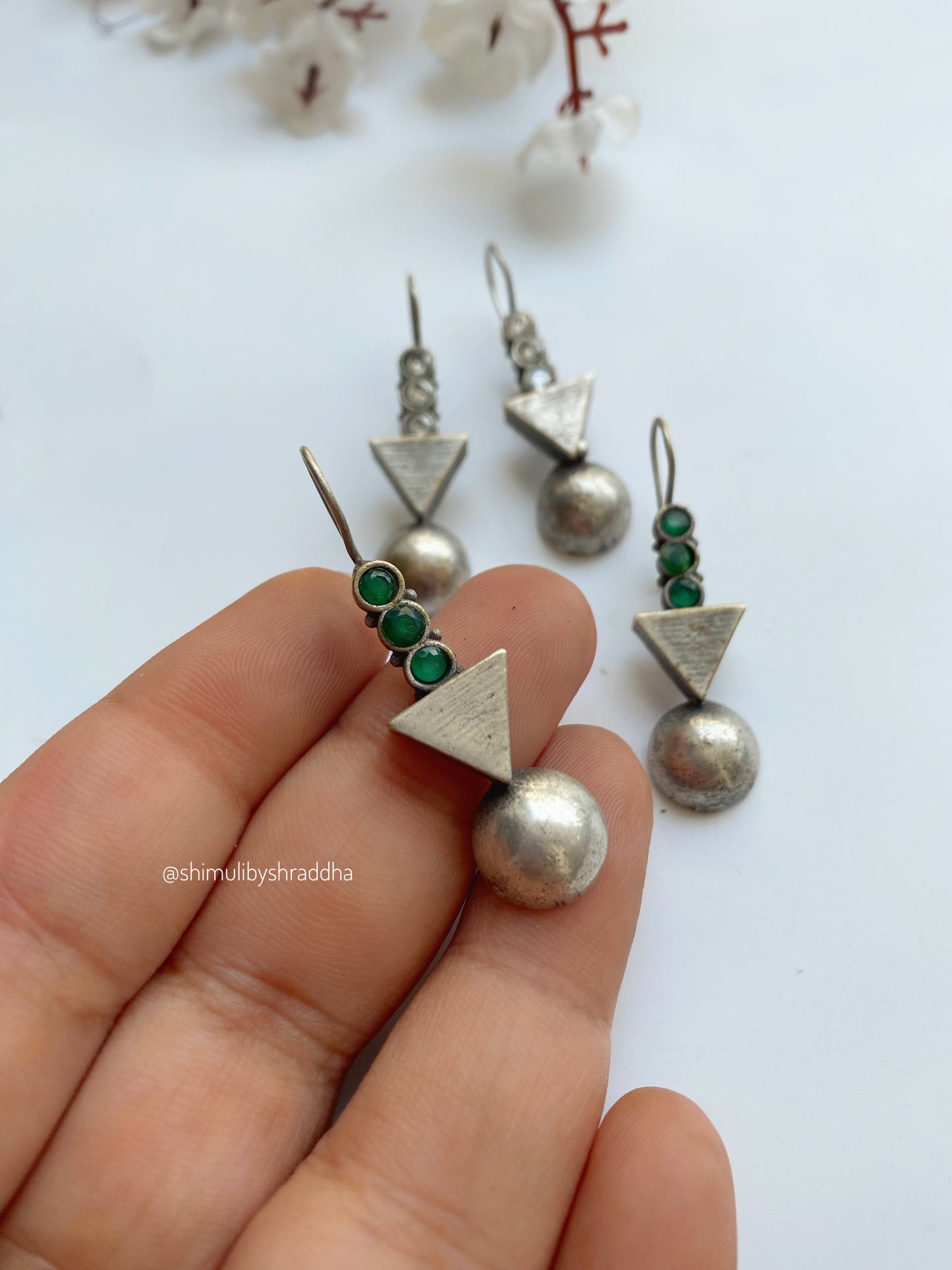 ARROW HOOK EARRINGS