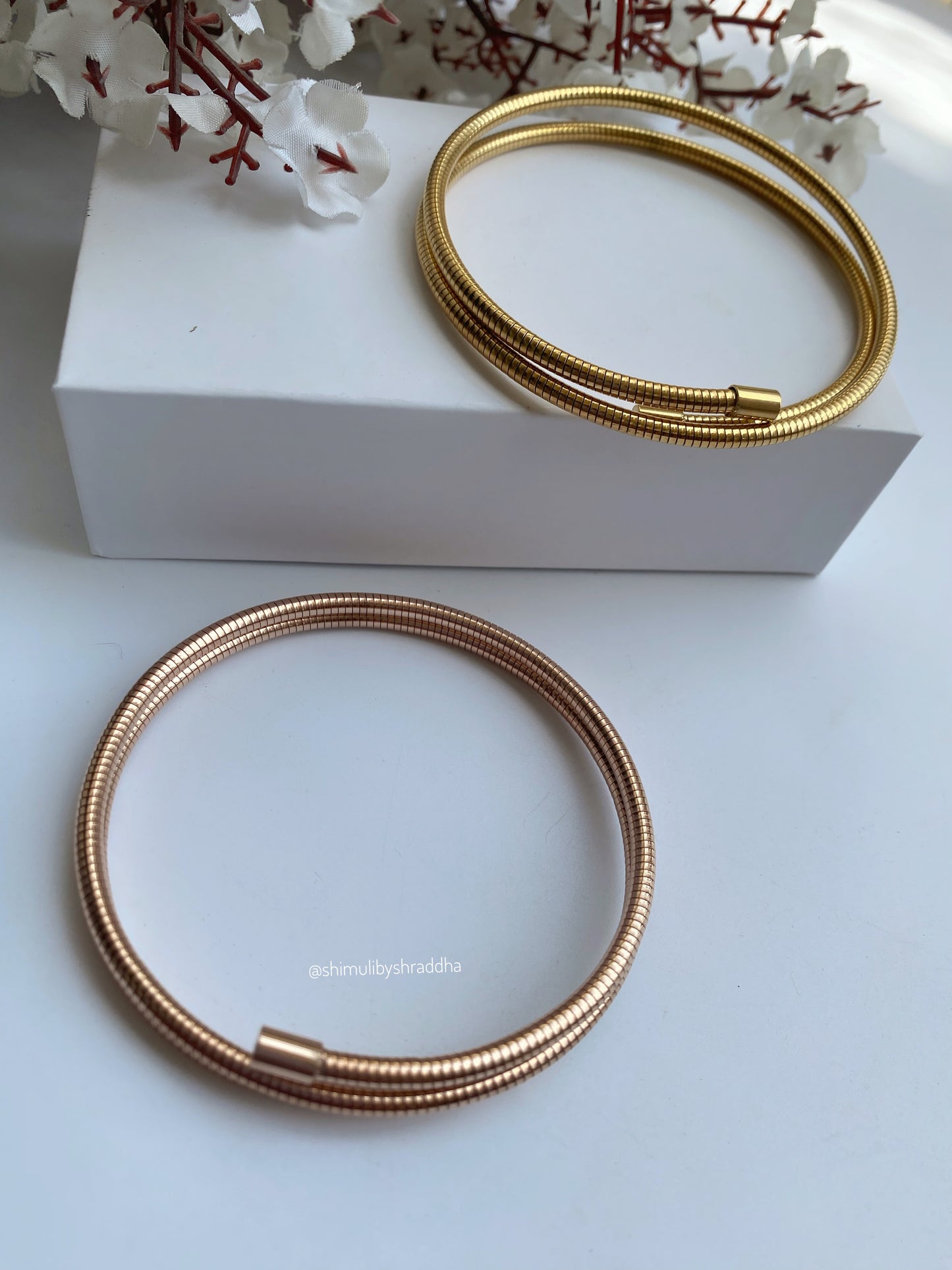 SLEEK SPIRAL BRACELET