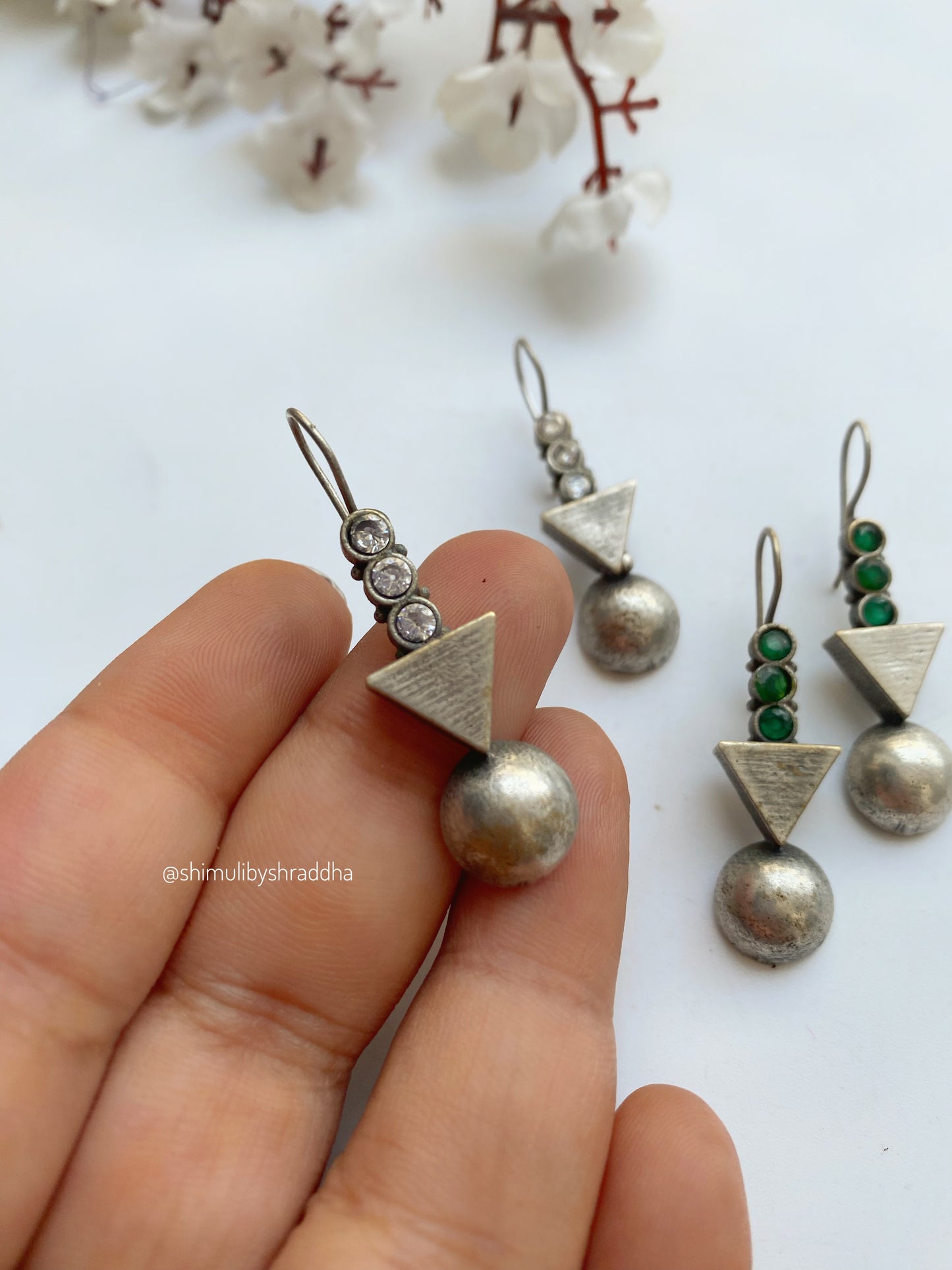ARROW HOOK EARRINGS