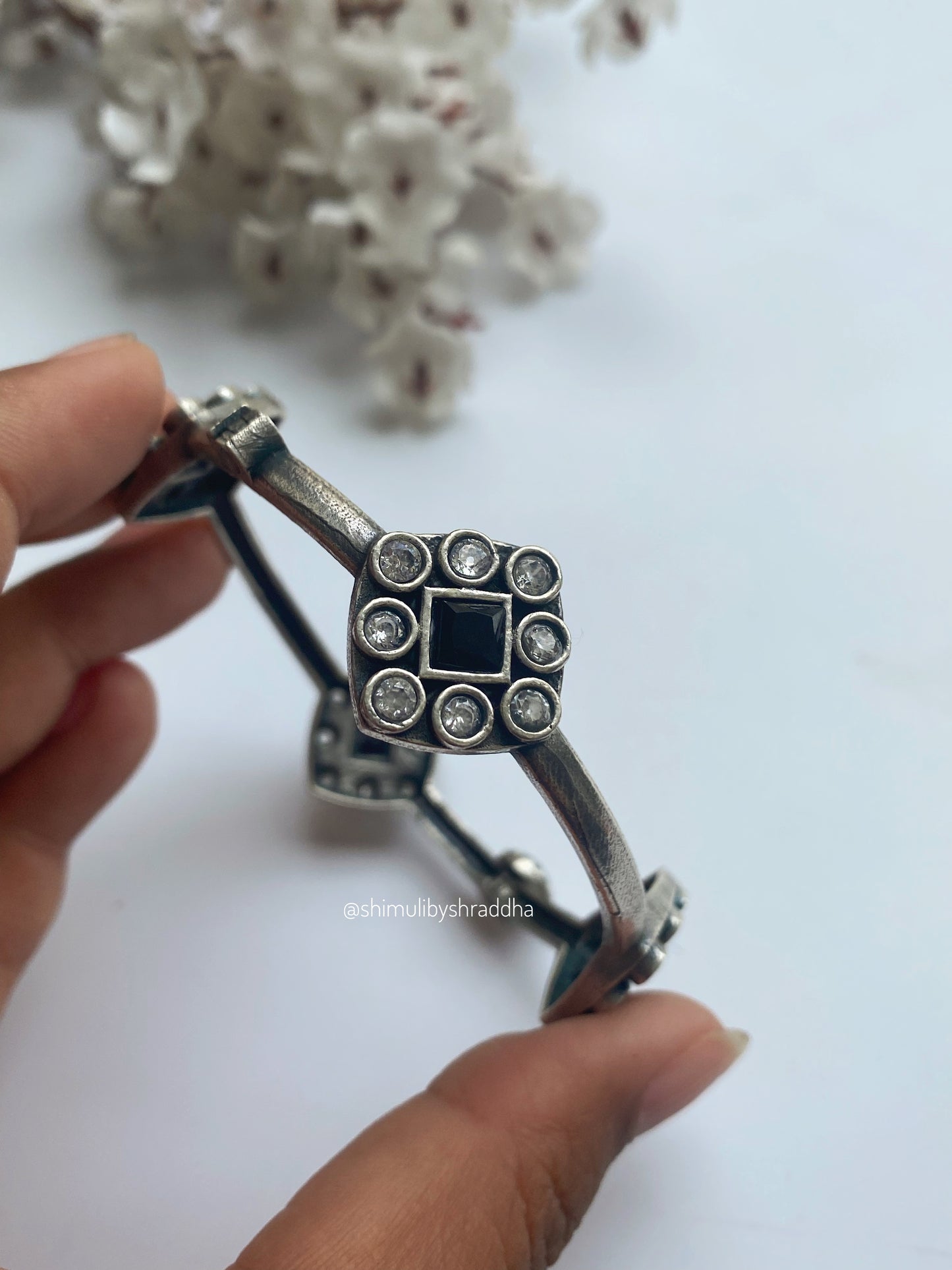 AANIKA STONE BANGLE