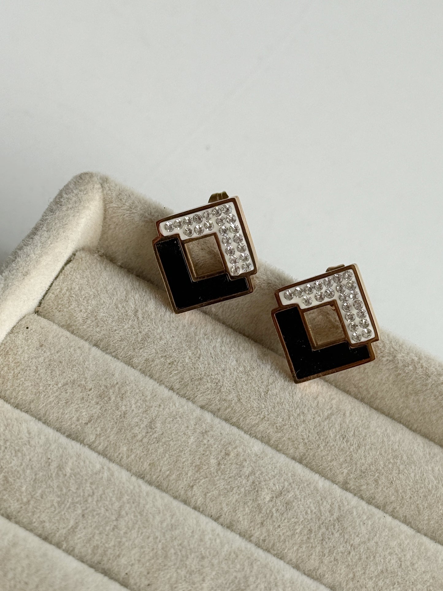 FAYE STUDS