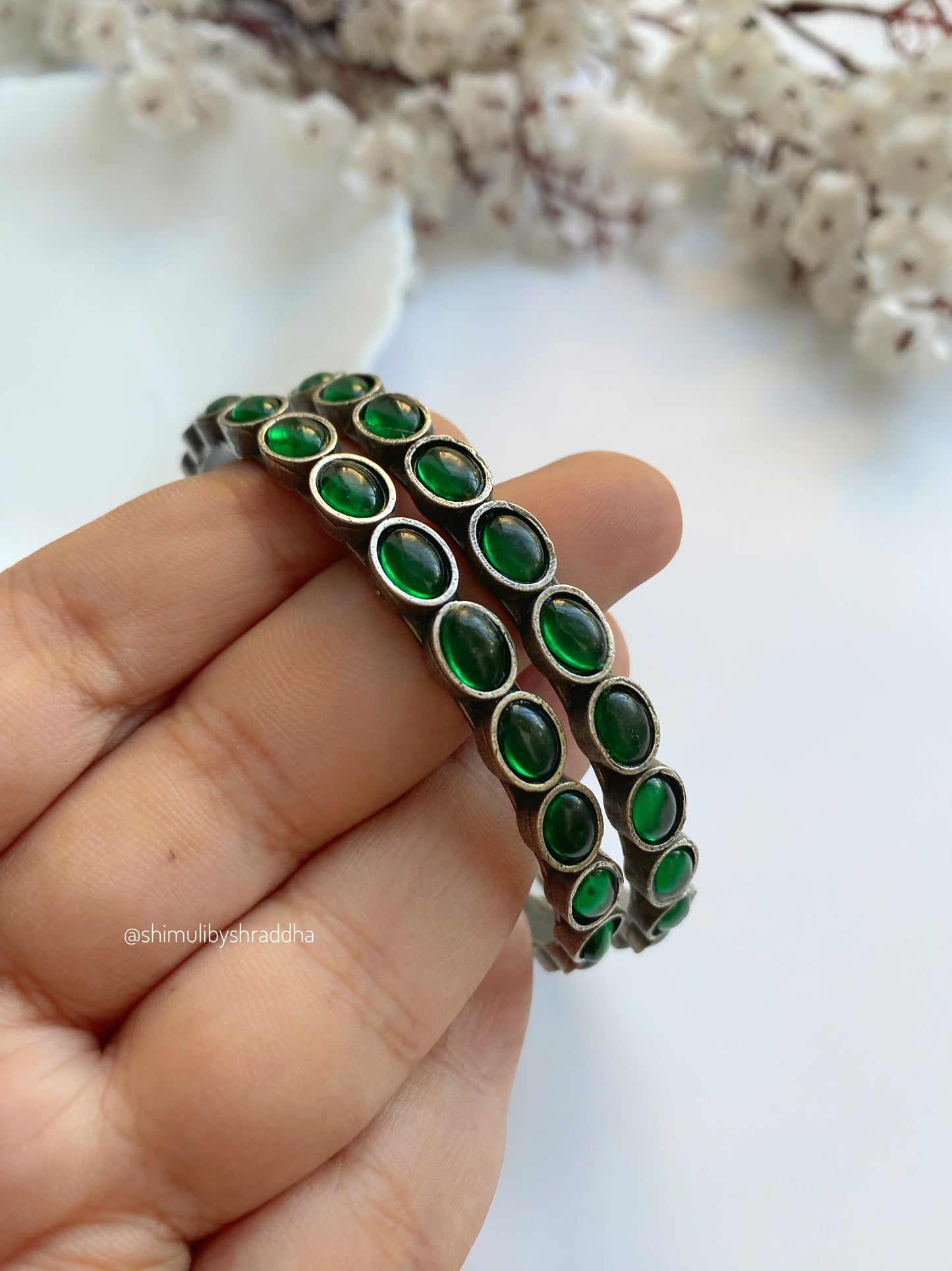 SIDDHIKA STONE SILVERLOOKALIKE BANGLE