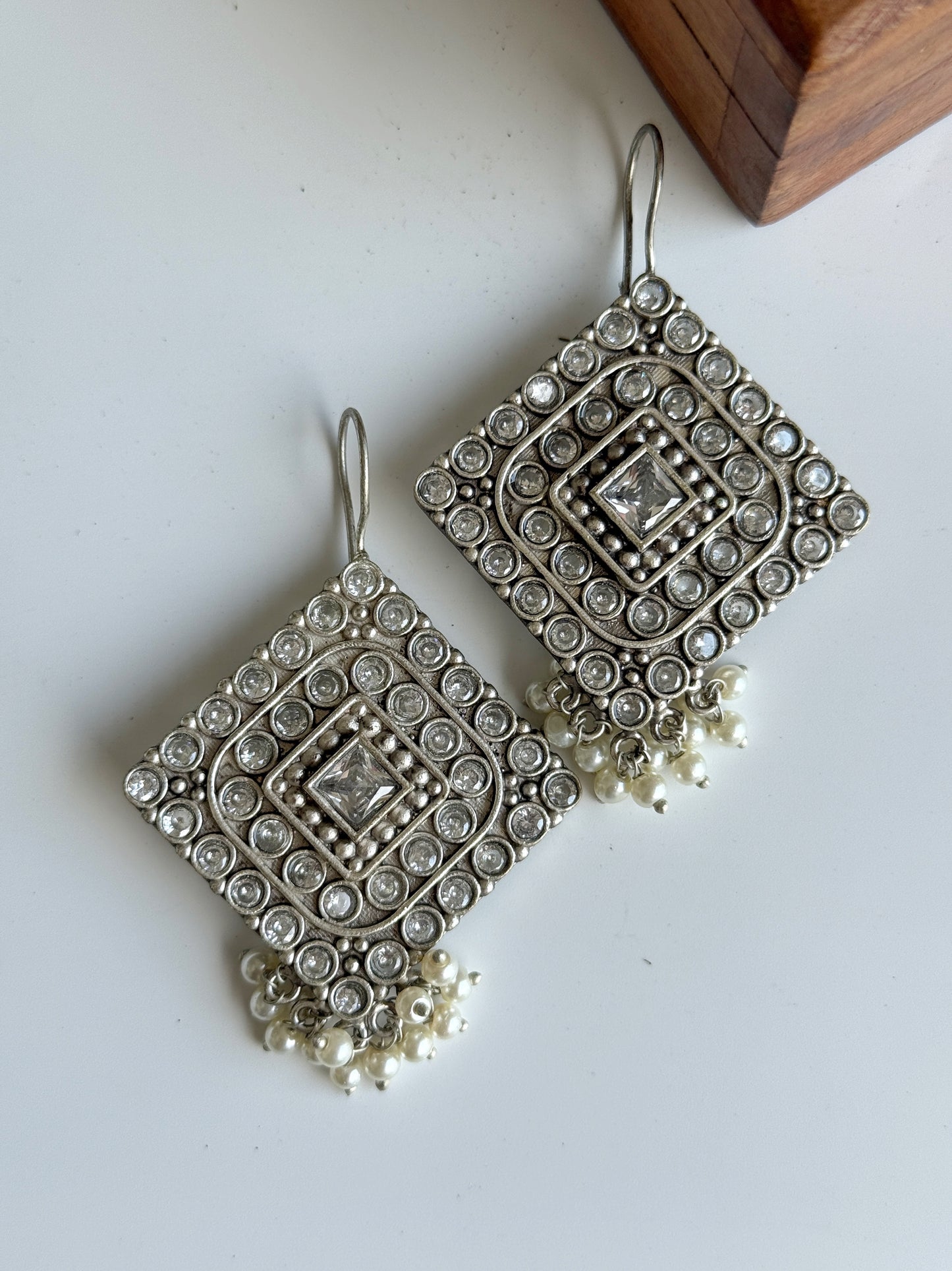 MAHIRA HOOK EARRINGS