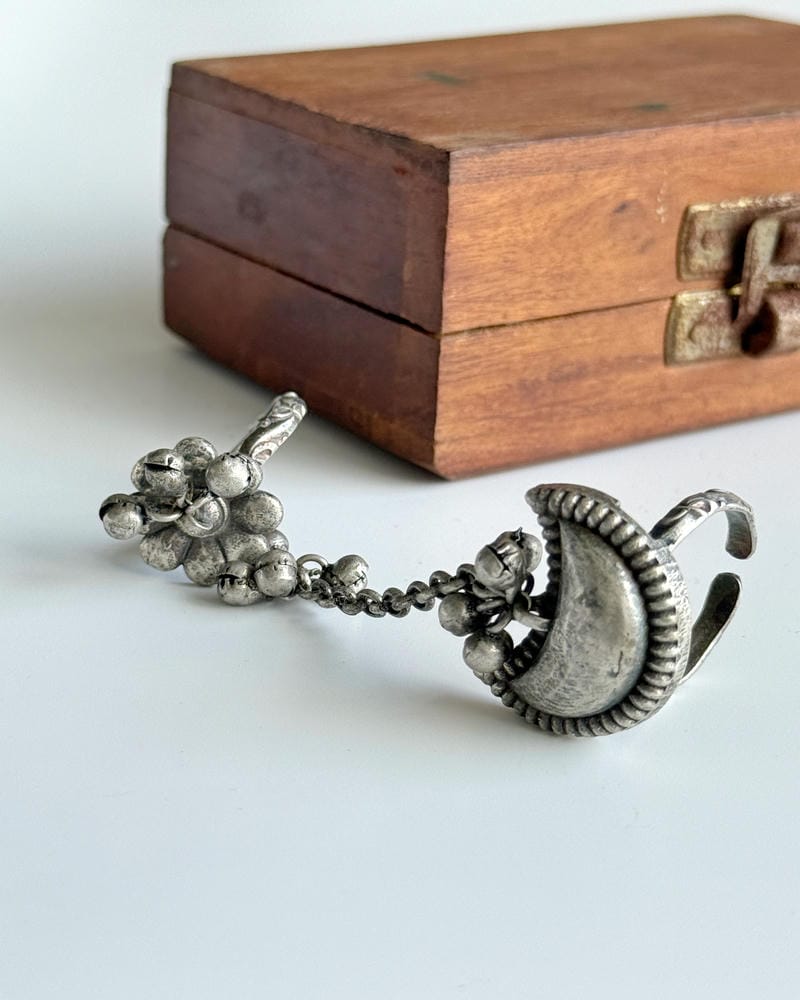 SILVERLOOKALIKE DOUBLE FINGER RING