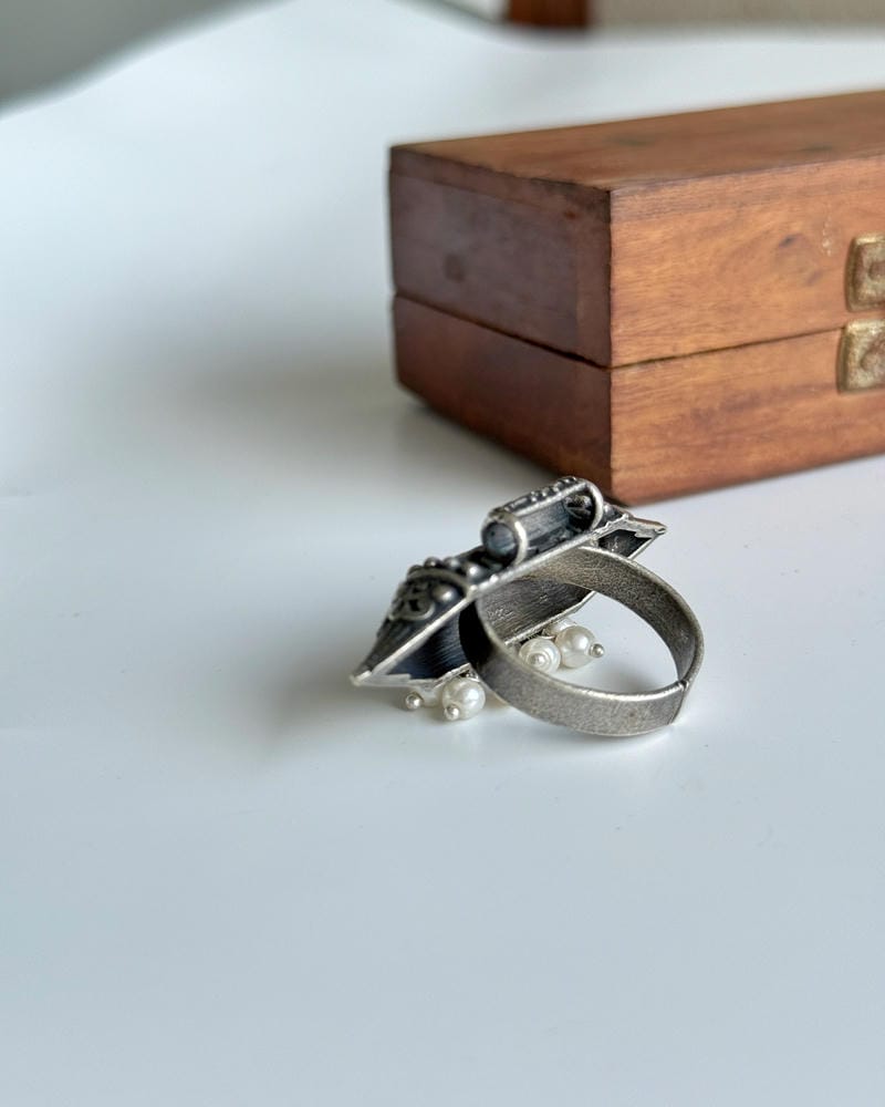 PEARL SILVERLOOKALIKE ADJUSTABLE RING