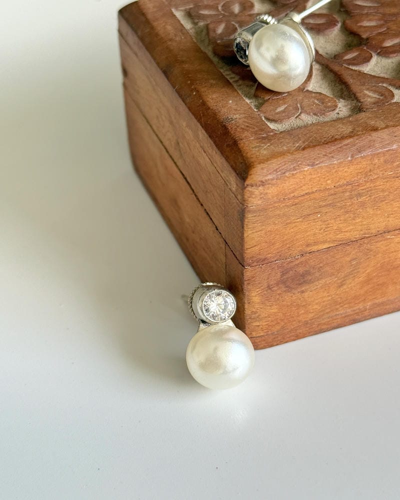 KOMAL PEARL STUDS