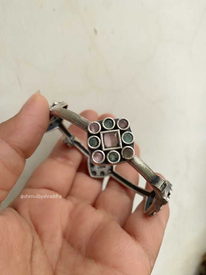 AANIKA STONE BANGLE