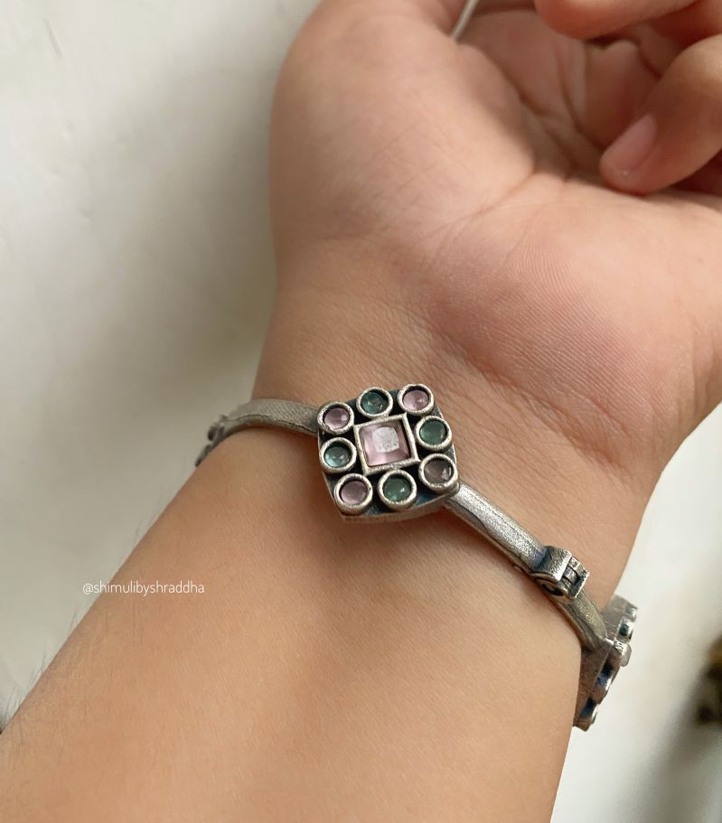 AANIKA STONE BANGLE