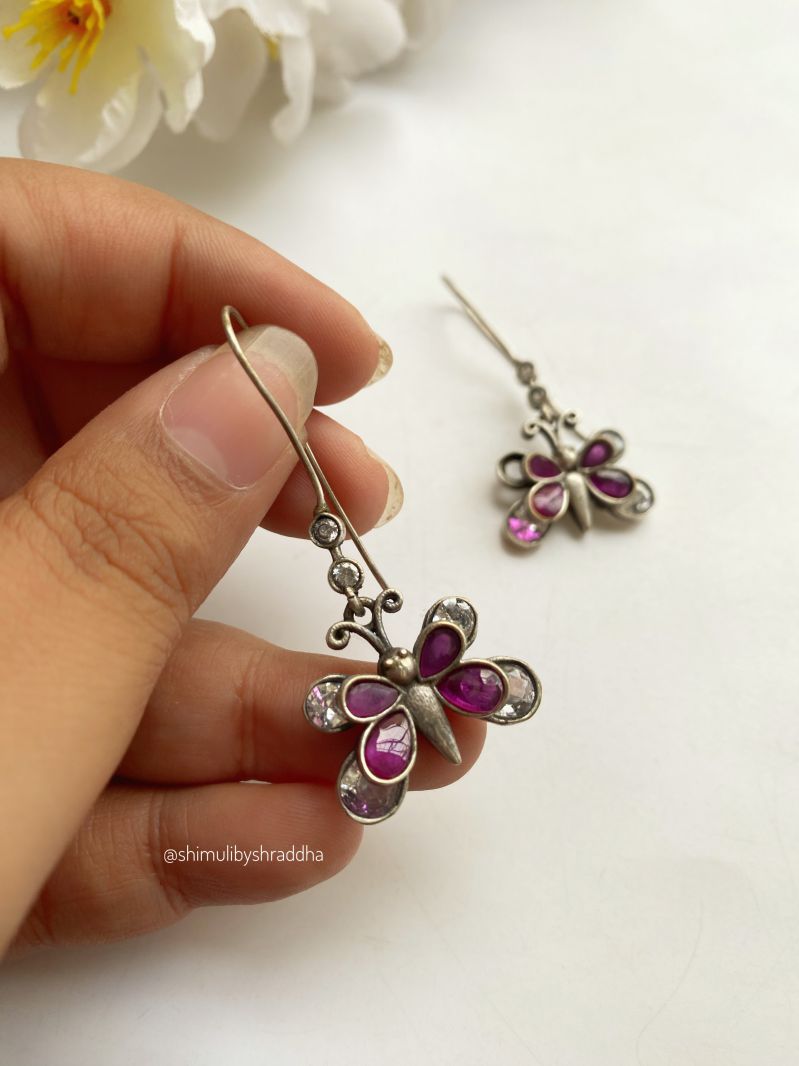 IRSHITA HOOK EARRINGS