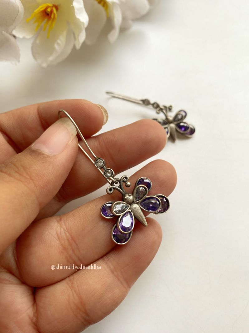IRSHITA HOOK EARRINGS