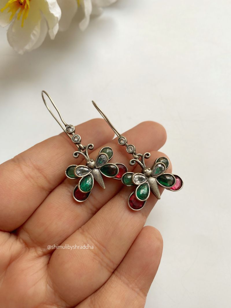 IRSHITA HOOK EARRINGS