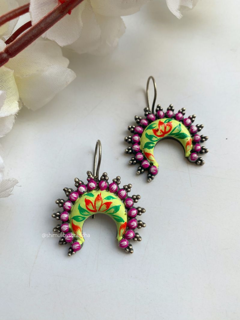 AVANTIKA HOOK EARRINGS
