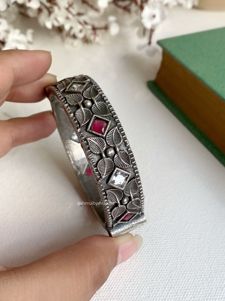 HARINI STONE KADA BANGLE