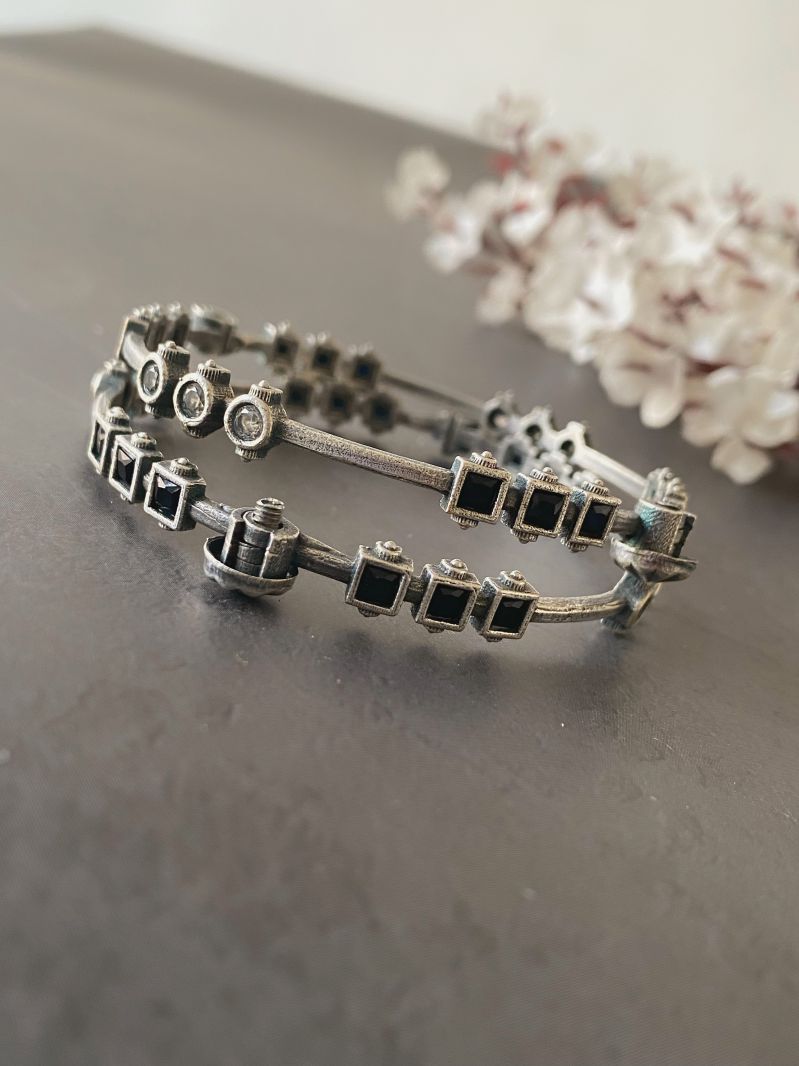 KEERTI BANGLE