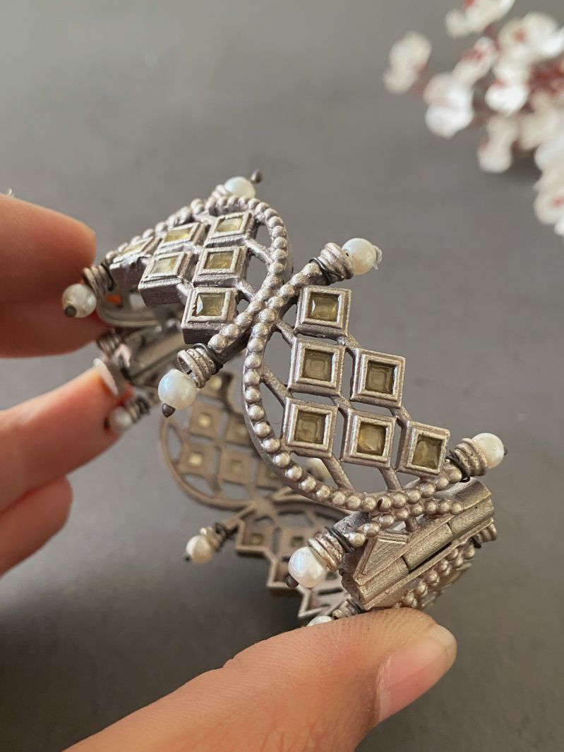 TANVI STONE BANGLE