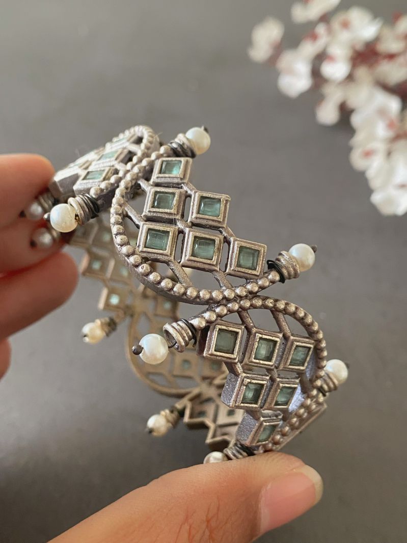 TANVI STONE BANGLE
