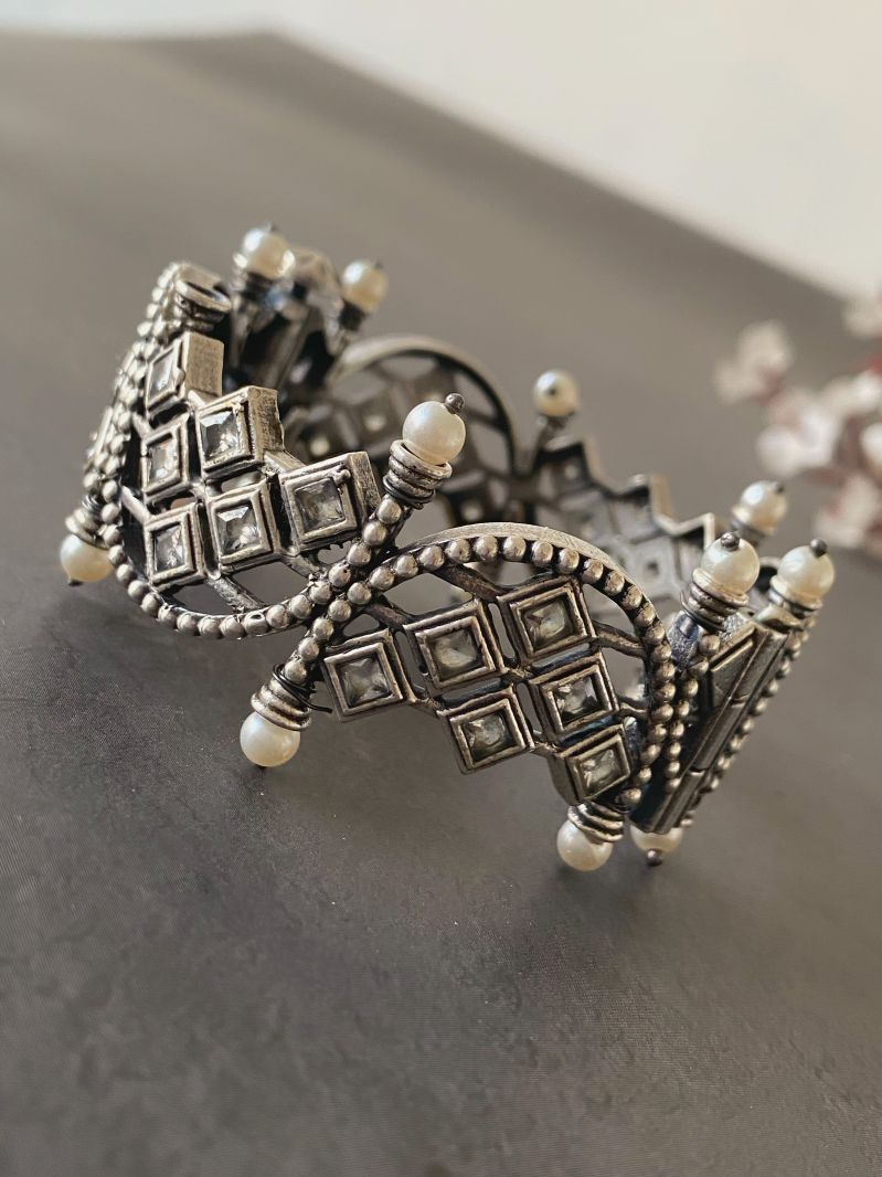 TANVI STONE BANGLE