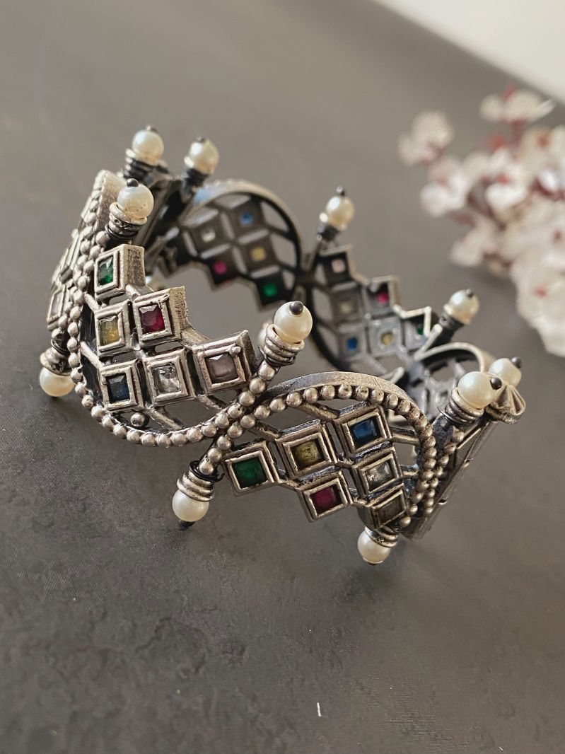 TANVI STONE BANGLE
