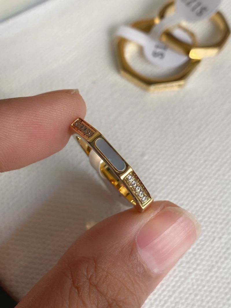 AVERY RINGS