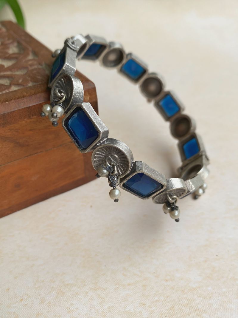 AAHELI STONE BANGLE
