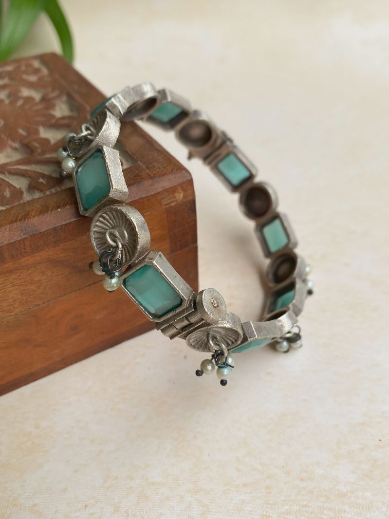 AAHELI STONE BANGLE