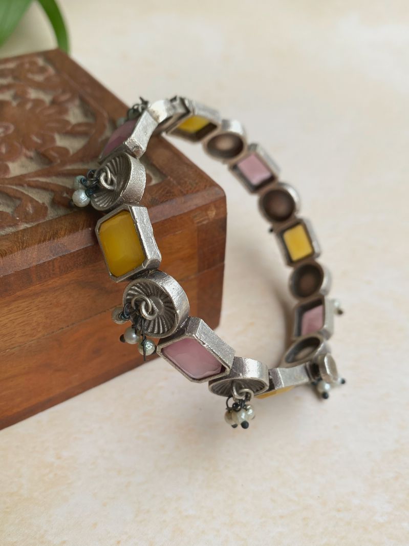 AAHELI STONE BANGLE