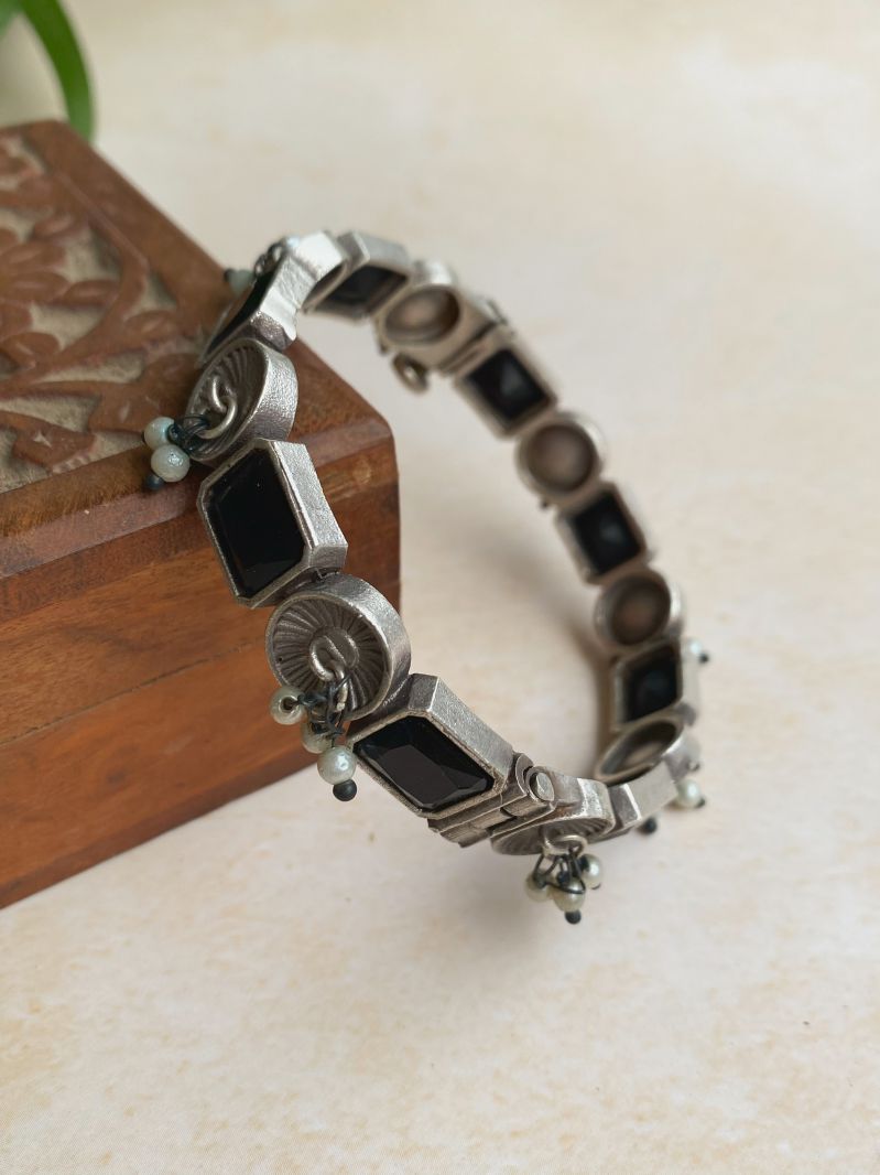 AAHELI STONE BANGLE