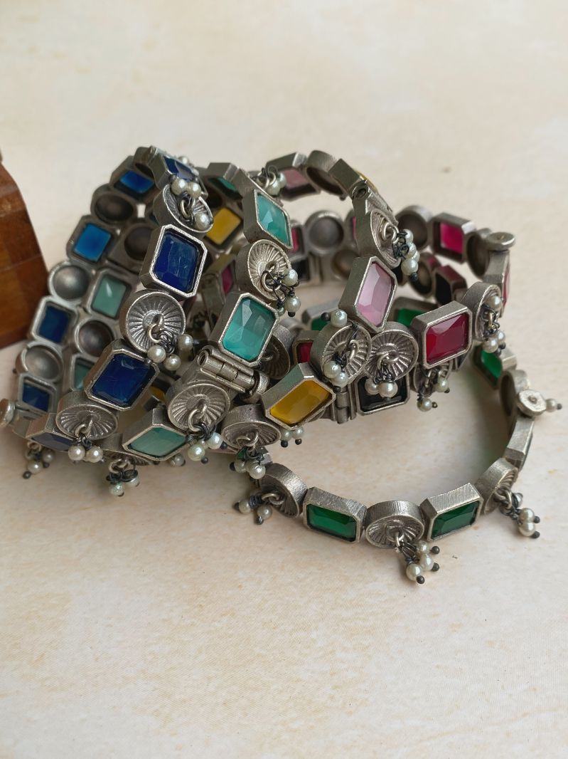AAHELI STONE BANGLE