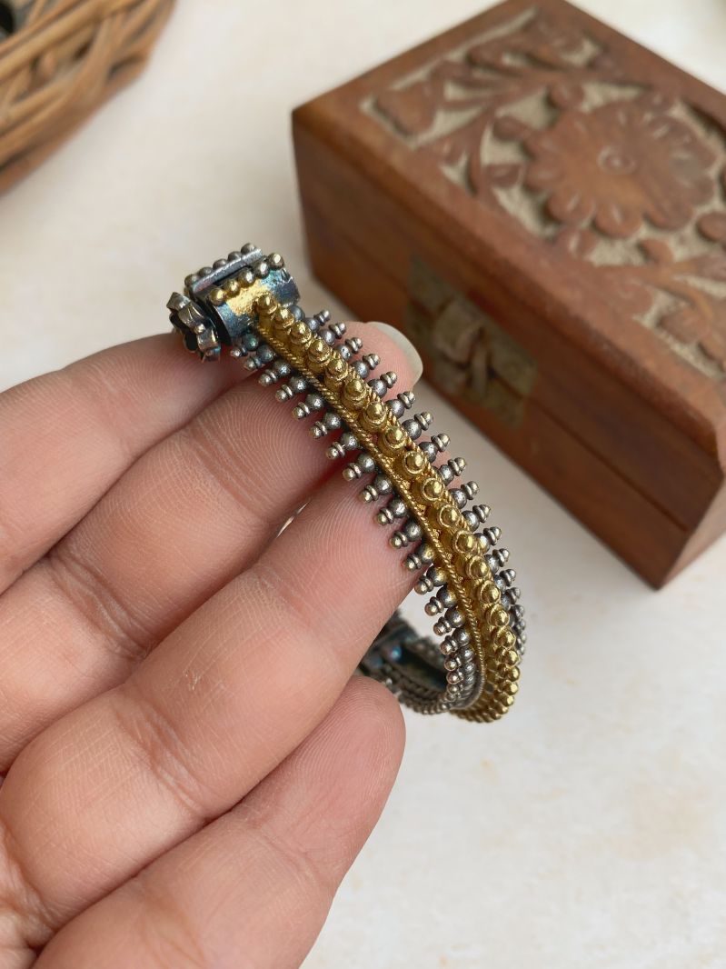 BHUVIKA DUAL TONE BANGLE