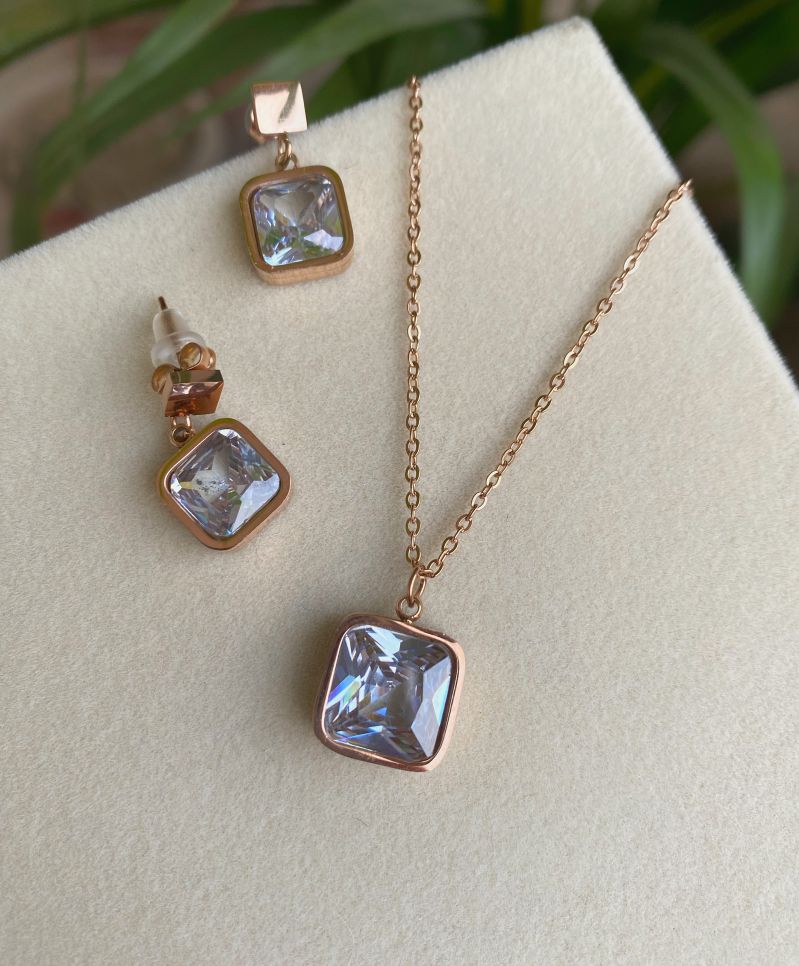 JENNIFER NECKLACE SET