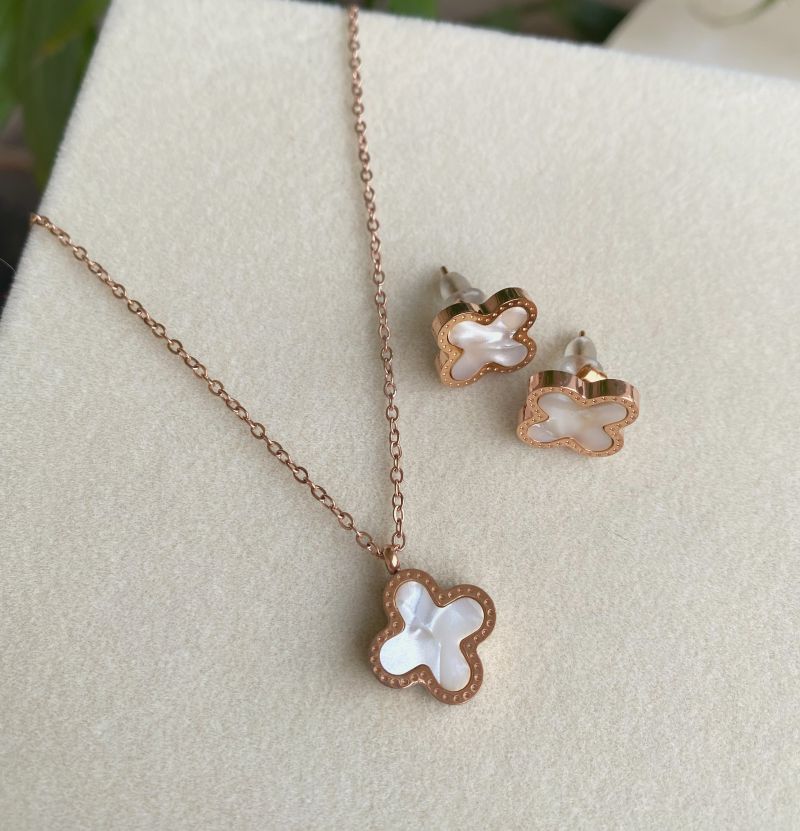 CLOVER NECKLACE SET