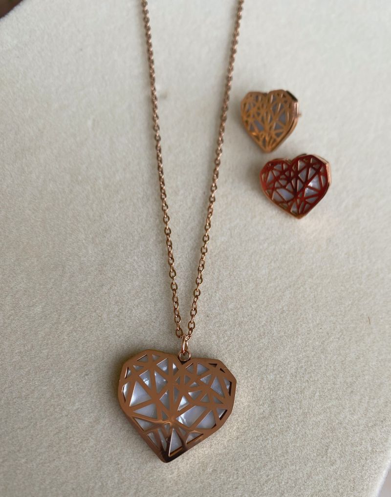 EMERYL NECKLACE SET
