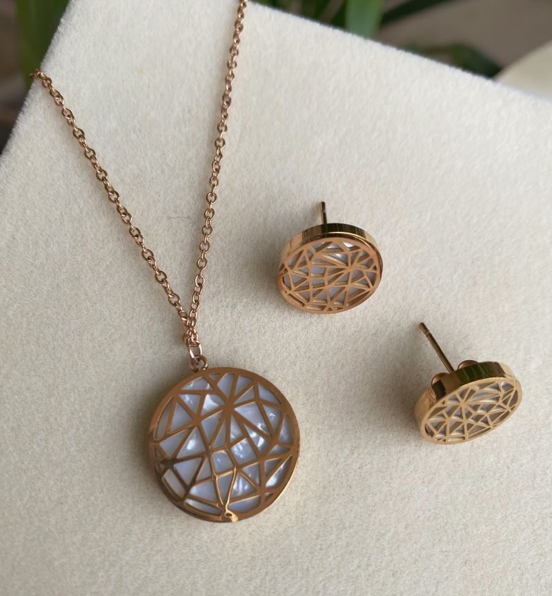 EMERYL NECKLACE SET