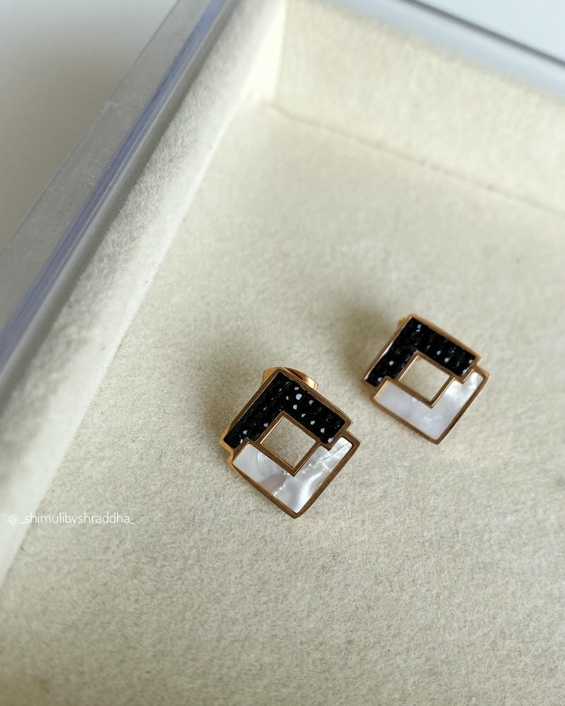 GRACE STUD EARRINGS