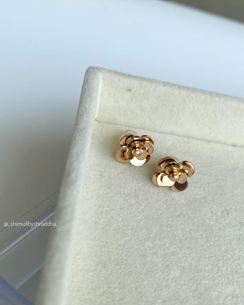 FLOWER STUD EARRINGS