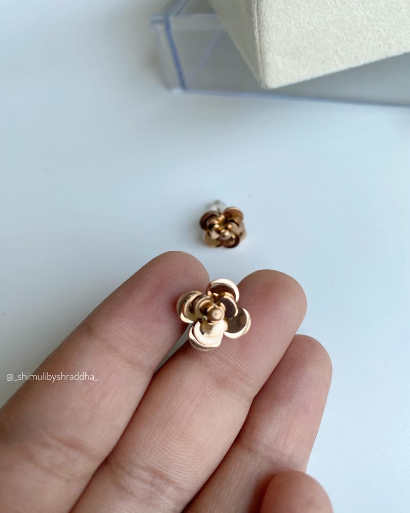 FLOWER STUD EARRINGS