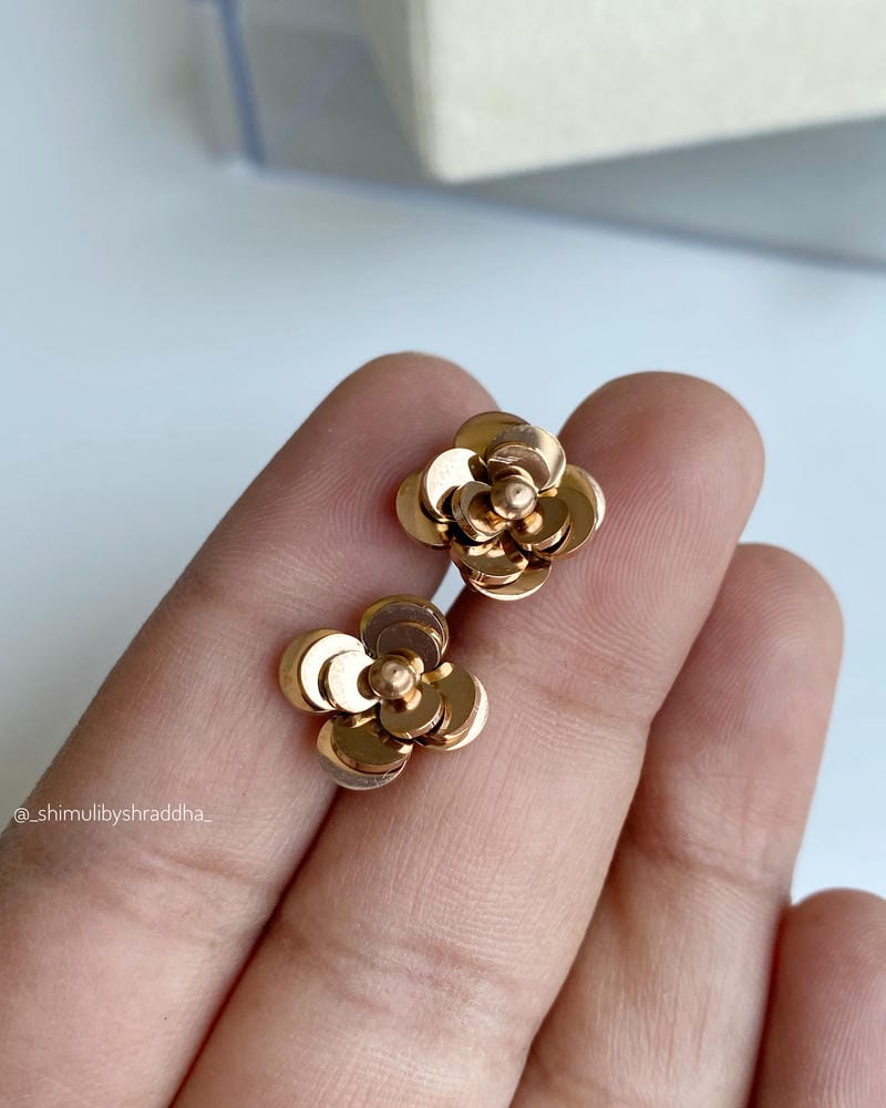 FLOWER STUD EARRINGS