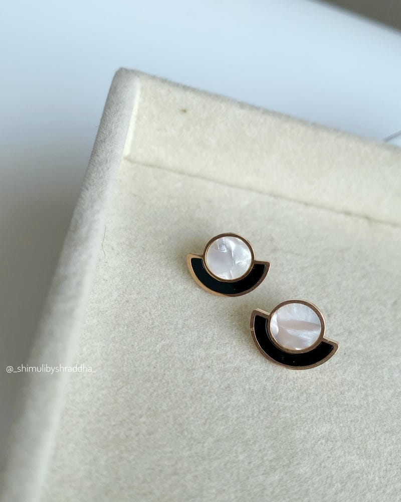 AVERY STUD EARRINGS