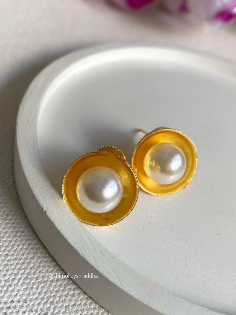 PEARL ROUND STUDS