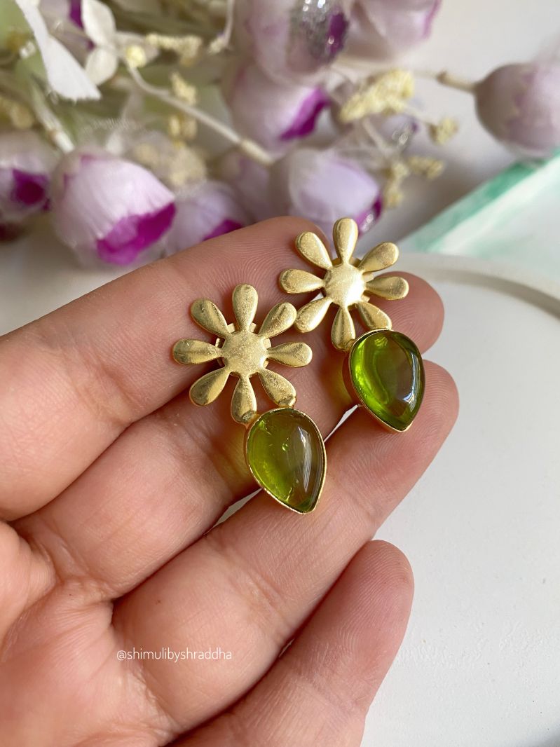 BRASS FLOWER STUDS