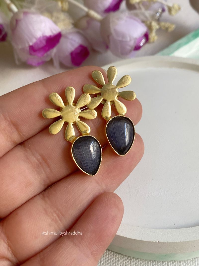 BRASS FLOWER STUDS