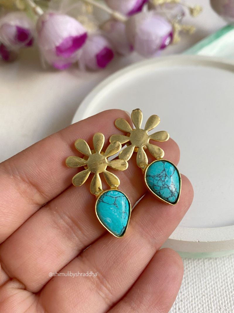BRASS FLOWER STUDS