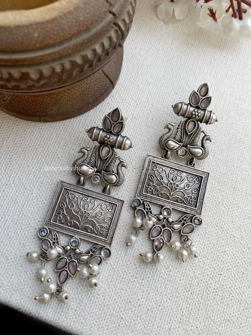 LAKSHA STONE EARRING