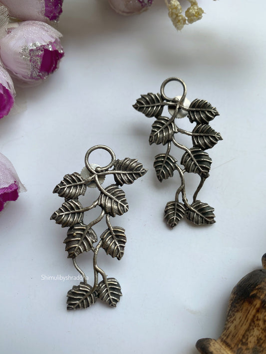 SILVERLOOKALIKE LEAF DANGLERS