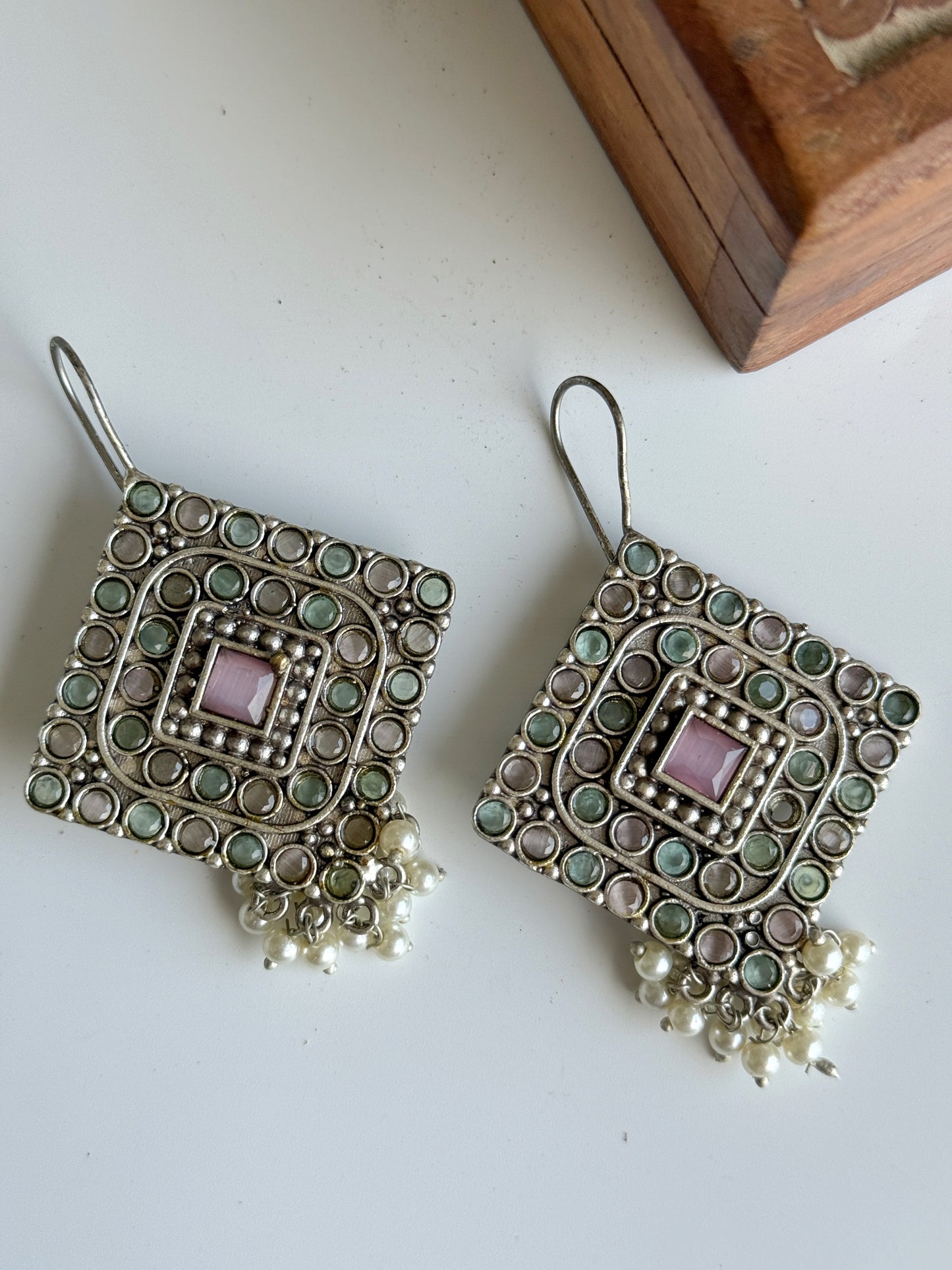 MAHIRA HOOK EARRINGS
